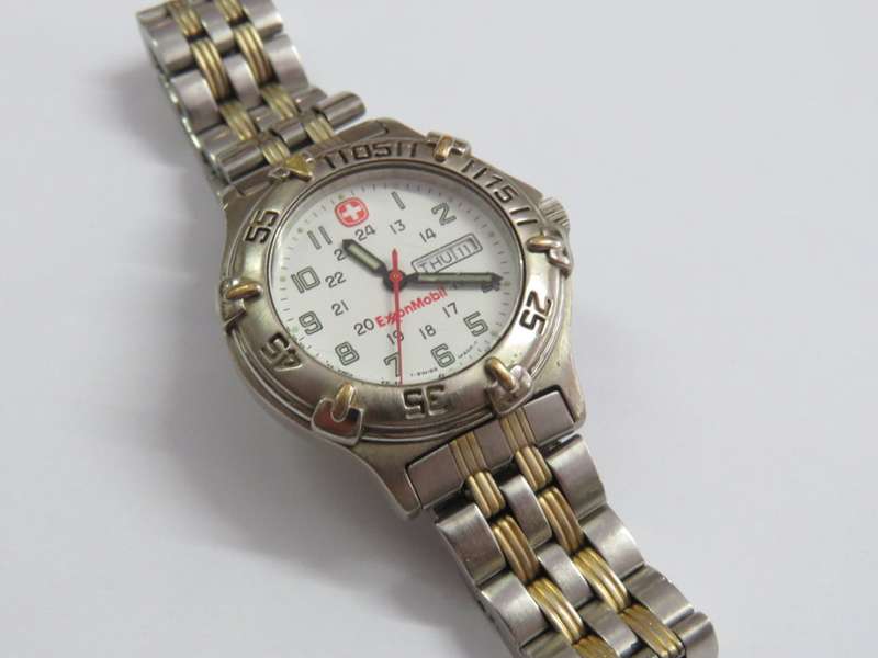 Men s Watches Vintage Wegner Swiss Army watch Quartz ExxonMobil Working was sold for 450.00 on 24 Apr at 09 31 by Unieke Antieke in Cape Town ID 409809916